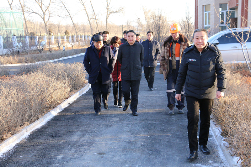 踏冰霜冒严寒千里奔波走基层送温暖情系民生河北省地矿局局长卢瑞卿